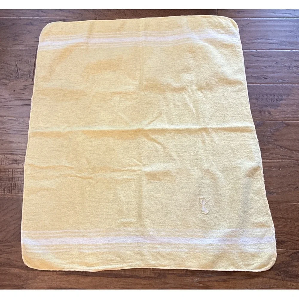 VTG Baby Yellow Flannelette Receiving Blanket Judy Sheet Co. 27.5